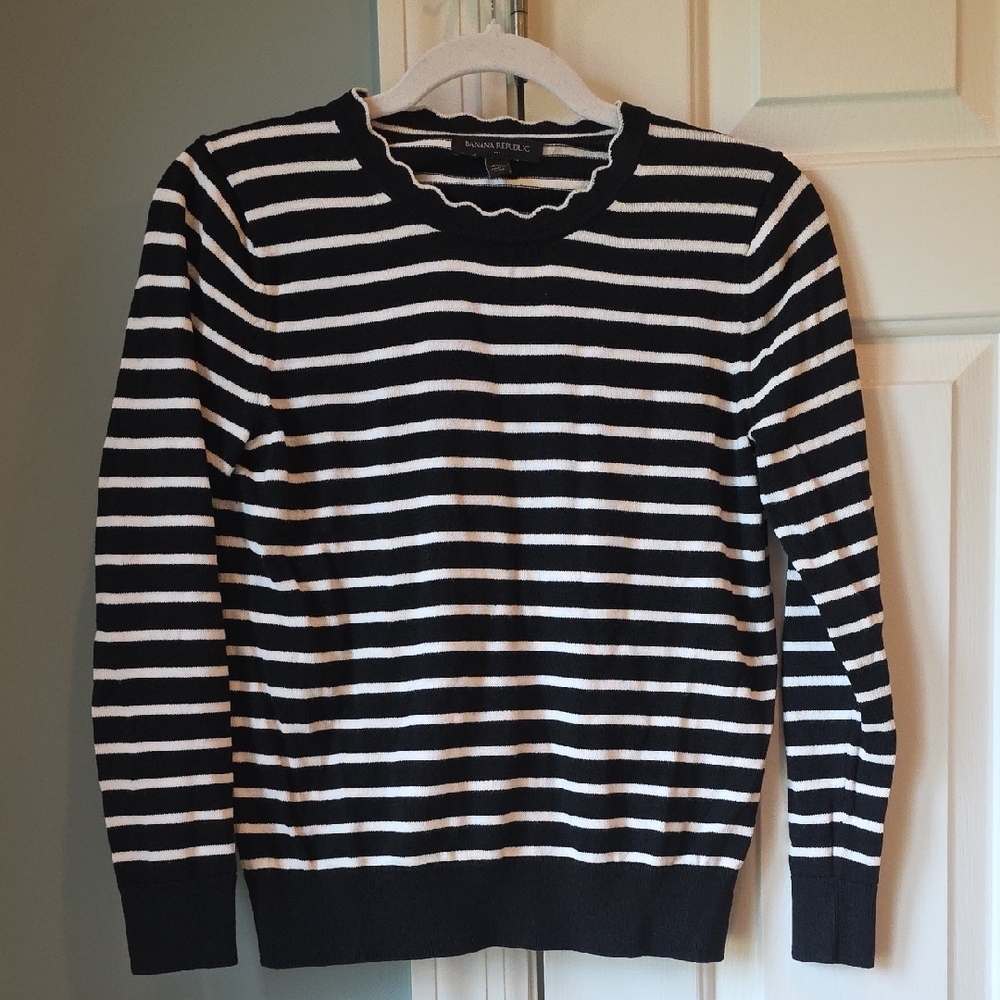 Banana Republic Black and White Crewneck Sweater